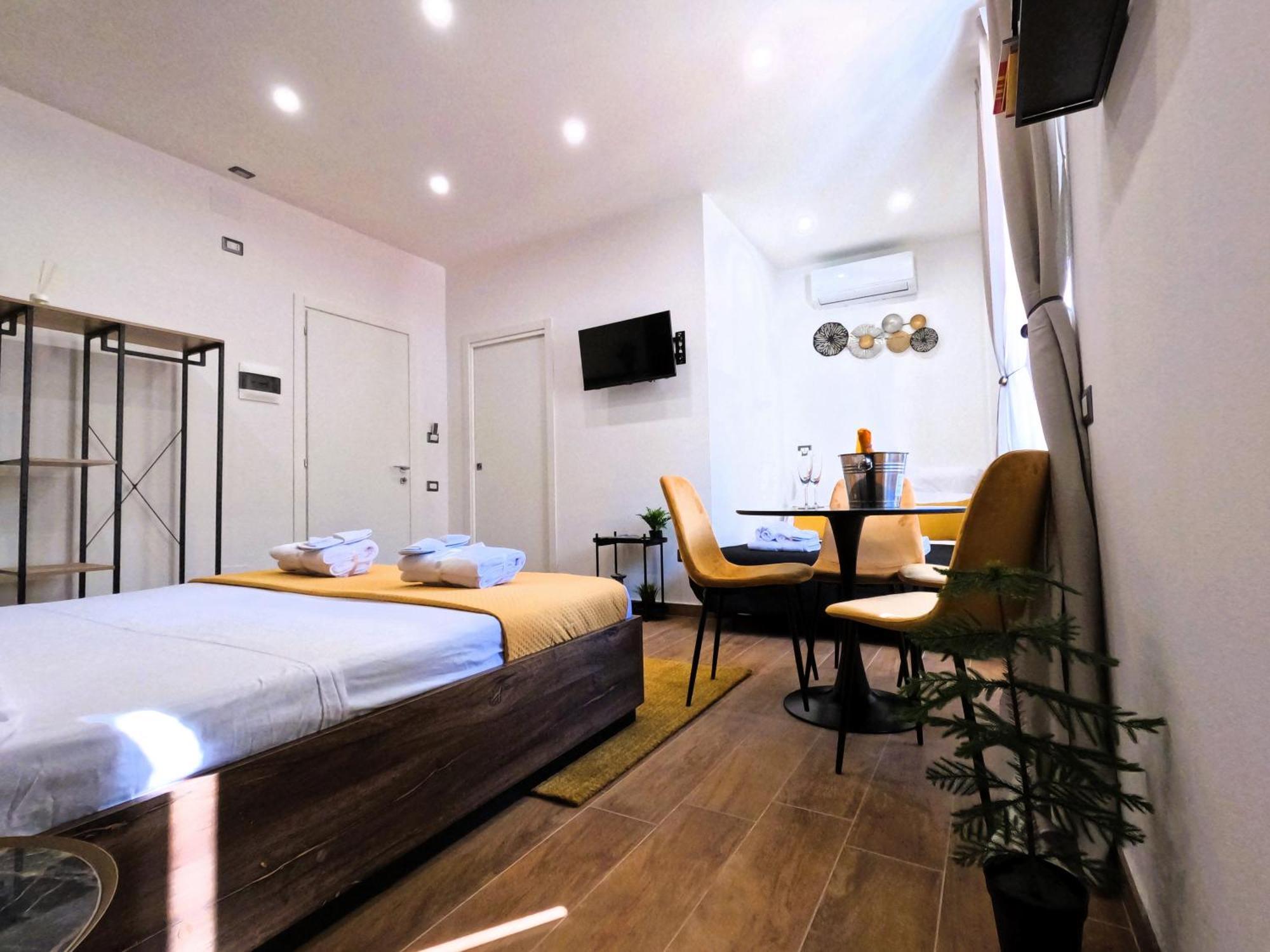 Blackwoody Contemporary Rooms - Napoli Centro Storico Exterior photo