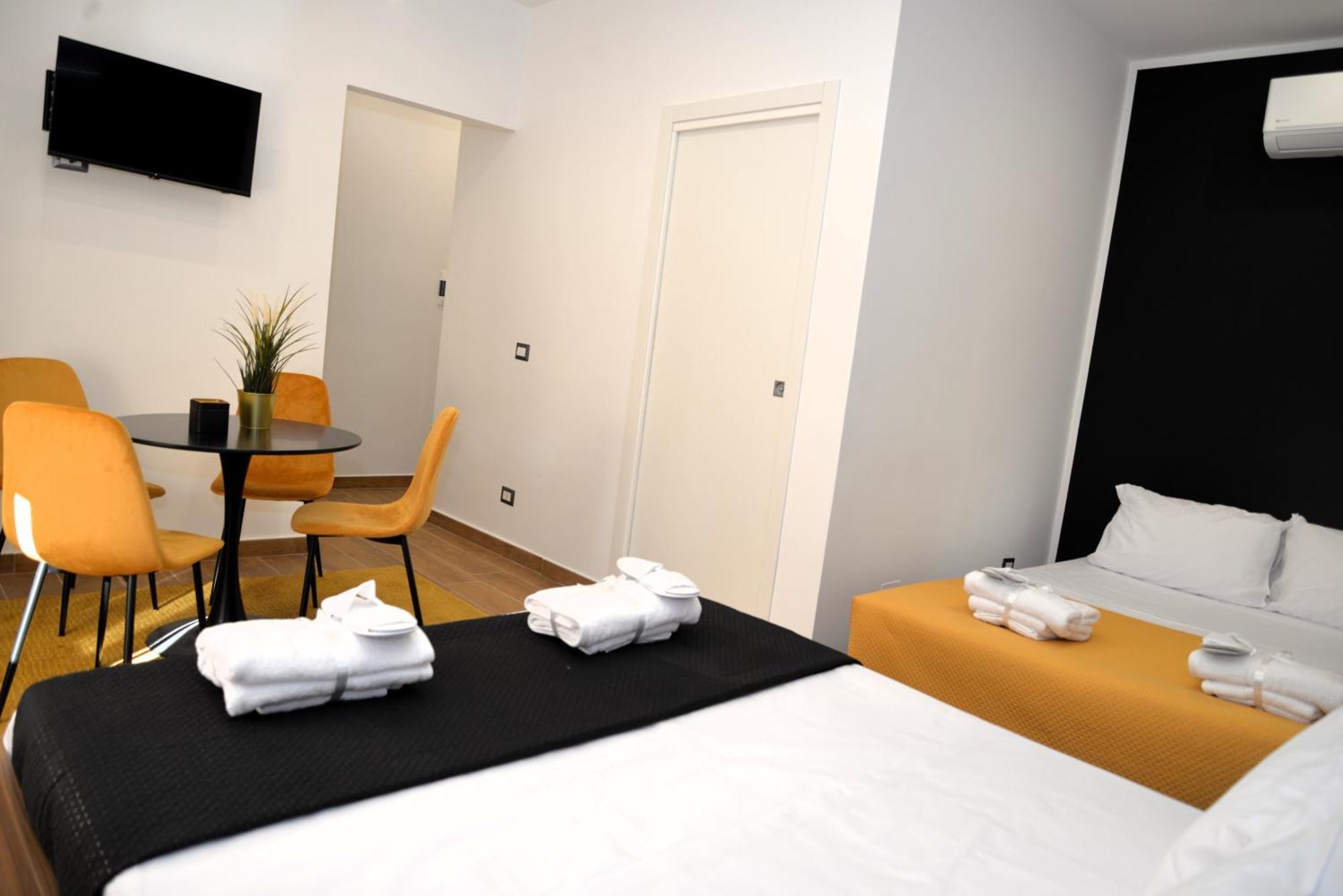 Blackwoody Contemporary Rooms - Napoli Centro Storico Exterior photo