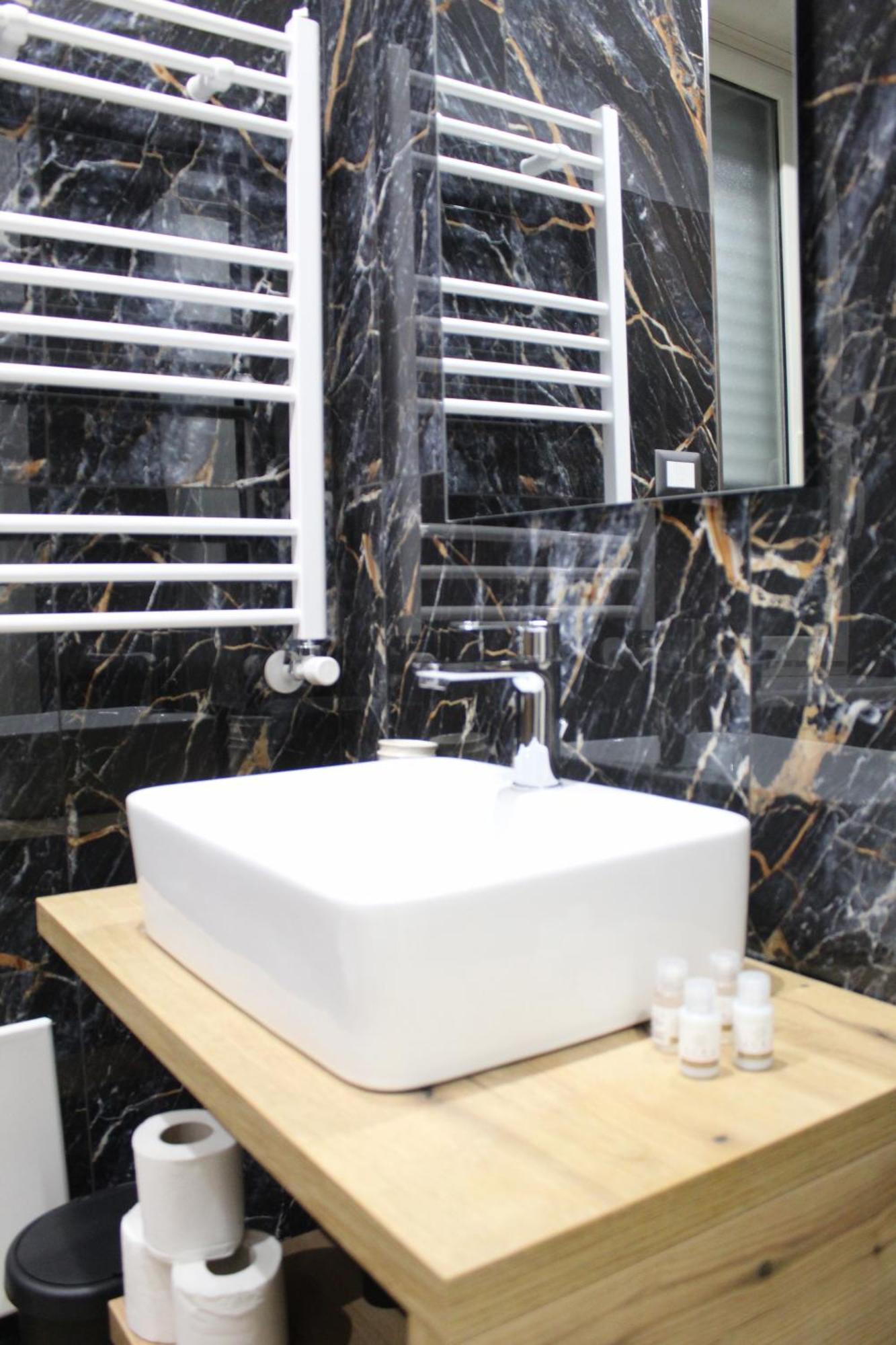 Blackwoody Contemporary Rooms - Napoli Centro Storico Exterior photo