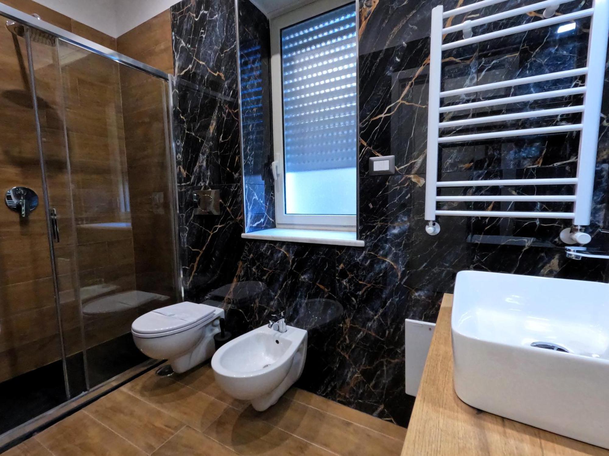 Blackwoody Contemporary Rooms - Napoli Centro Storico Exterior photo