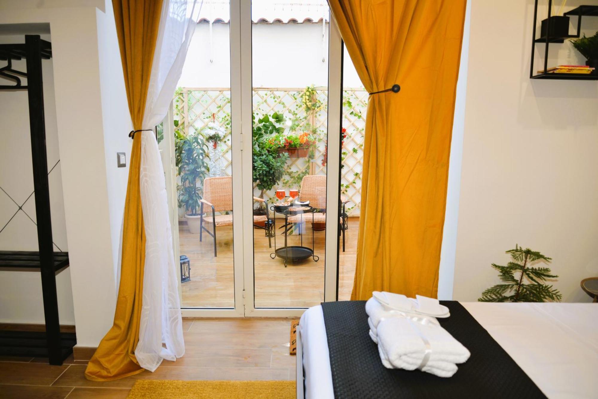 Blackwoody Contemporary Rooms - Napoli Centro Storico Exterior photo