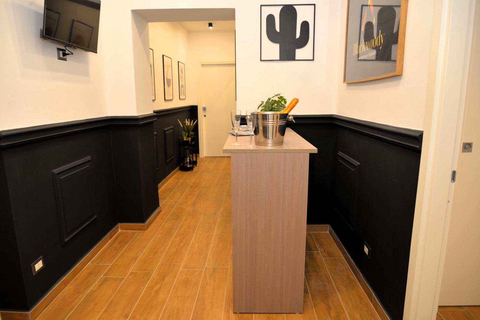 Blackwoody Contemporary Rooms - Napoli Centro Storico Exterior photo