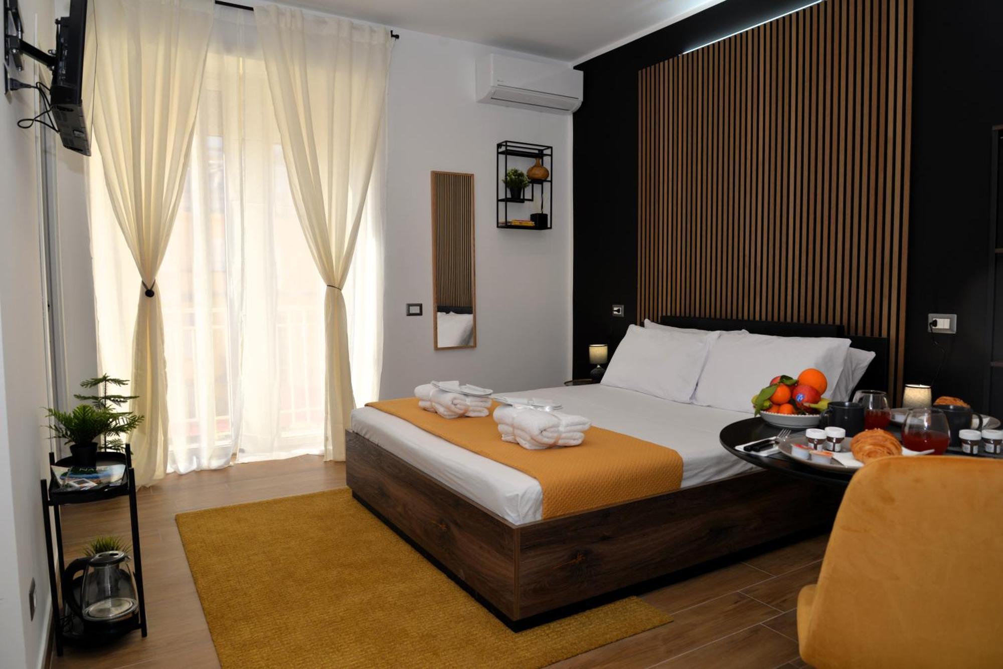 Blackwoody Contemporary Rooms - Napoli Centro Storico Exterior photo